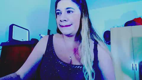 _lunagold_ online show from March 1, 9:03 pm