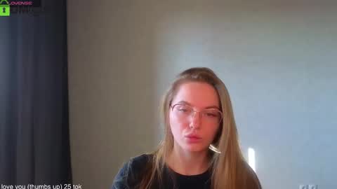 Snapshot of _lysafeta_ chatting on September 17, 4:32 am Welcome guys Pleasure to see you all here My name is Lysafeta and MichaelaTip menu is active Private is open online show from September 17, 4:32 am