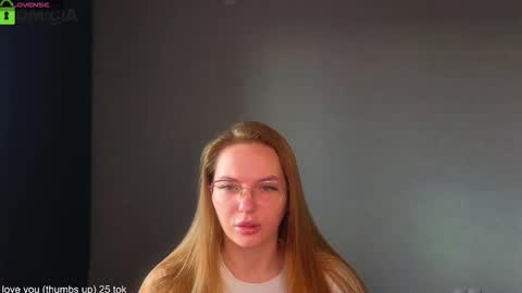 Snapshot of _lysafeta_ chatting on October 12, 4:59 am Welcome guys Pleasure to see you all here My name is Lysafeta and MichaelaTip menu is active Private is open online show from October 12, 4:59 am