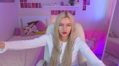 Snapshot of _melanykink chatting on September 28, 2:44 pm Melany online show from September 28, 2:44 pm