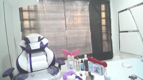  Mia  online show from January 28, 12:00 pm