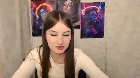 Mia online show from September 18, 1:31 pm