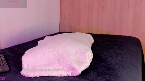 _miamiller_ online show from February 22, 8:54 pm