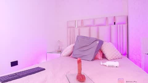 Mia  online show from March 15, 12:18 pm