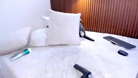 Mishelle online show from April 14, 8:14 am