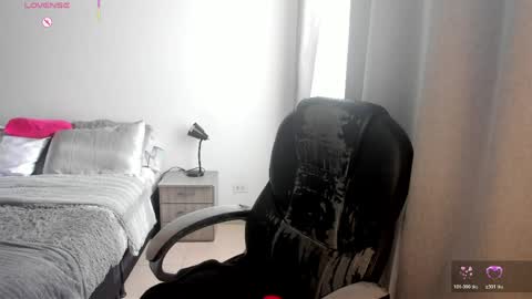 _miss_coco_ online show from April 7, 12:29 pm