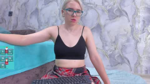 Snapshot of _miss_strawberry_ chatting on December 27, 9:39 am Sofia birthday october 29 online show from December 27, 9:39 am