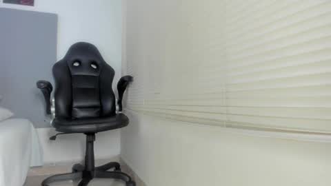 _molly_rosse_ online show from February 17, 12:15 pm