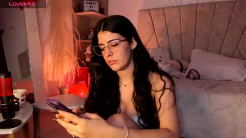 Niah  You can call me Ni or cutie haha online show from February 18, 9:31 pm