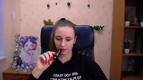 Nica online show from December 17, 1:05 pm