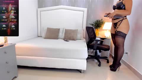 Snapshot of _peach1_ chatting on February 4, 1:59 pm peach1 online show from February 4, 1:59 pm