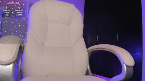 Snapshot of _sabrinamoon chatting on February 13, 10:55 am online show from February 13, 10:55 am