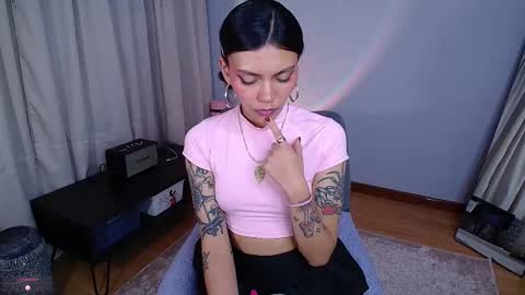 Laura online show from January 10, 2:27 am