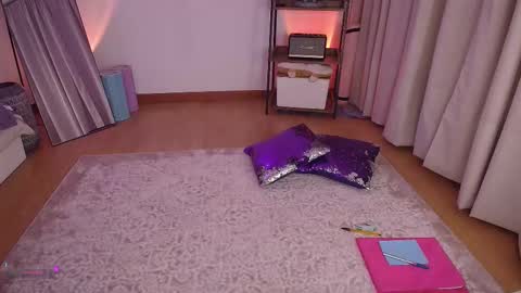 Laura online show from September 25, 1:15 am