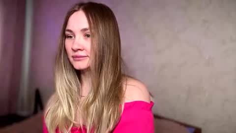 _sofiawood1_ online show from March 29, 8:24 am