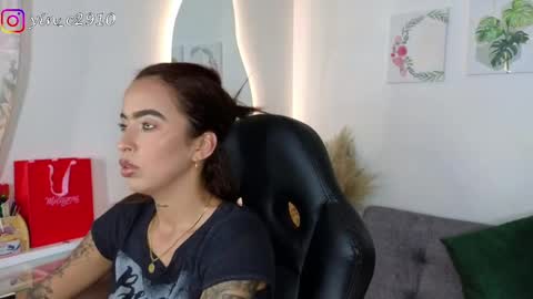 Snapshot of _sophiebrown__ chatting on January 13, 1:02 am Andrea The Next Stream Wednesday online show from January 13, 1:02 am