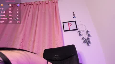 Snapshot of _strawberrycream chatting on January 22, 4:55 pm Angela online show from January 22, 4:55 pm