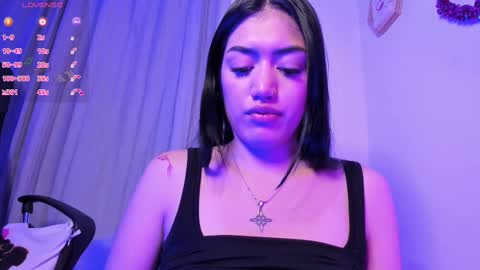 Snapshot of _strawberrycream chatting on February 9, 11:25 pm Angela online show from February 9, 11:25 pm