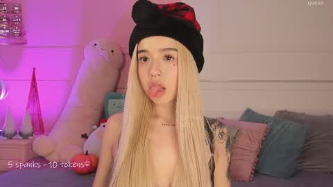 _tammarra_ online show from December 20, 12:42 pm