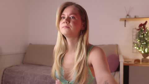 Annie online show from December 12, 1:32 am