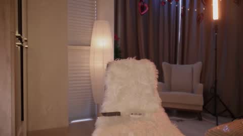 Annie online show from February 16, 7:52 am