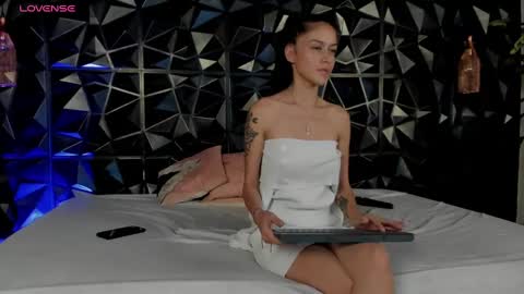Snapshot of _valentina_69 chatting on January 16, 12:02 am _valentina_69 online show from January 16, 12:02 am