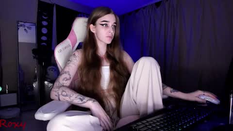 Snapshot of _yourwetdreams_ chatting on October 10, 6:51 am Roxy online show from October 10, 6:51 am