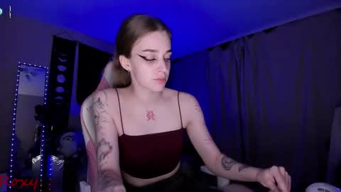 Snapshot of _yourwetdreams_ chatting on September 16, 2:41 am Roxy online show from September 16, 2:41 am