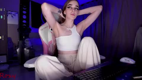 Snapshot of _yourwetdreams_ chatting on October 18, 4:53 pm Roxy online show from October 18, 4:53 pm
