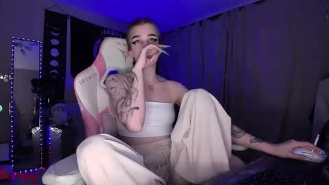 Snapshot of _yourwetdreams_ chatting on September 17, 2:42 am Roxy online show from September 17, 2:42 am