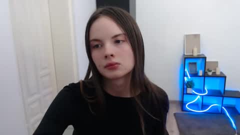 a_ariella_ online show from January 8, 2:32 pm