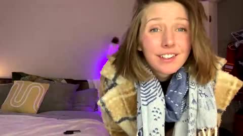 Snapshot of abbienextdoor chatting on March 2, 9:52 pm Abbie online show from March 2, 9:52 pm