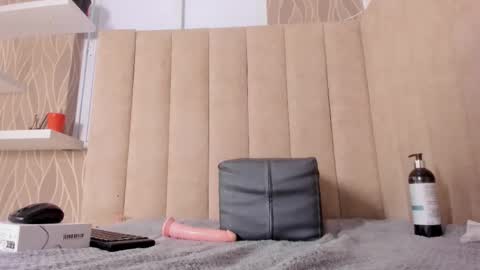 abby_swett1 online show from January 16, 3:41 pm