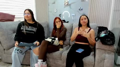 abella_as_ online show from March 16, 1:15 pm