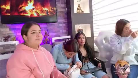 abella_as_ online show from October 3, 2:55 pm