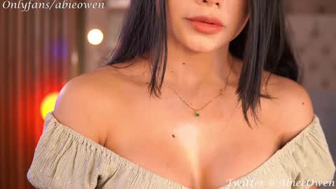 abie_owen online show from January 19, 8:19 pm