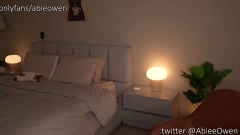 abie_owen online show from February 5, 12:03 am