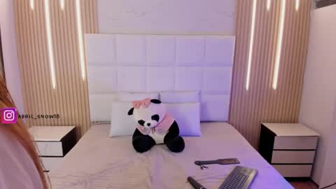 abril_snow online show from March 24, 7:52 pm