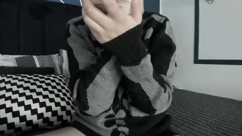 Snapshot of adeelinee chatting on February 13, 7:52 pm Ade online show from February 13, 7:52 pm