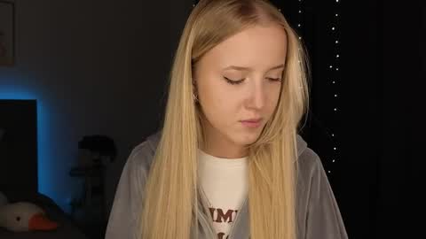 Adele online show from April 11, 8:45 pm