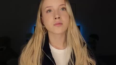 Adele online show from April 19, 8:44 pm