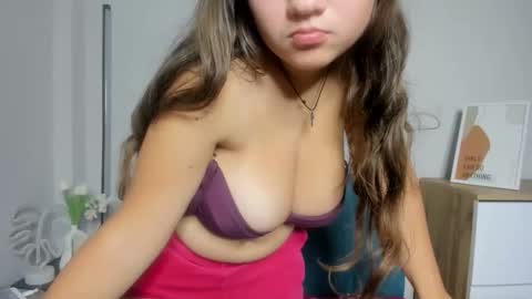 adelecruzz online show from October 18, 7:44 am