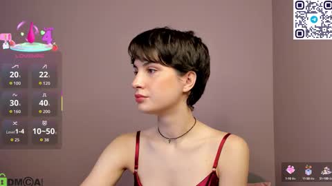 Snapshot of adeline_perle chatting on September 12, 2:01 am Adeline Perle online show from September 12, 2:01 am