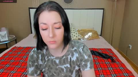 Snapshot of adell_berry chatting on February 5, 2:29 am Adel online show from February 5, 2:29 am