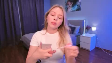 adelllovely online show from September 15, 12:13 pm