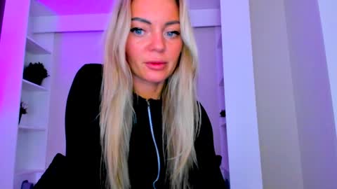 Snapshot of adriana_coy_ chatting on February 1, 6:08 pm Adriana online show from February 1, 6:08 pm