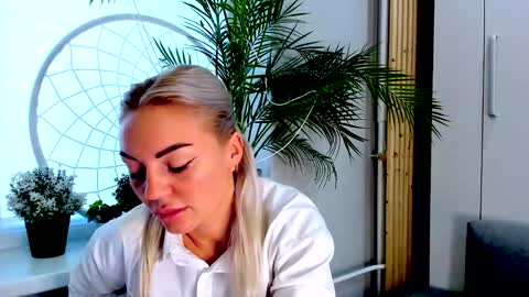 Snapshot of adriana_coy_ chatting on September 29, 7:13 am Adriana online show from September 29, 7:13 am