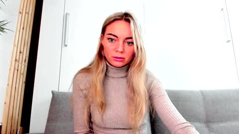 Snapshot of adriana_coy_ chatting on January 25, 2:52 pm Adriana online show from January 25, 2:52 pm