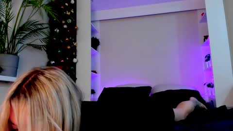 Snapshot of adriana_coy_ chatting on December 14, 7:29 am Adriana online show from December 14, 7:29 am