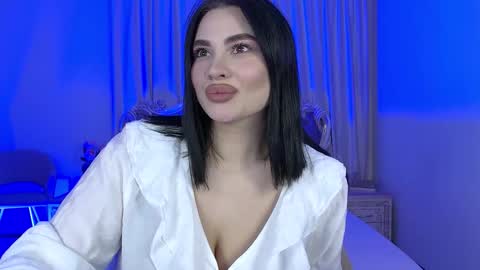 AdrianaTores online show from November 17, 7:36 pm